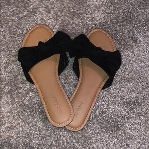 Black bow sandals